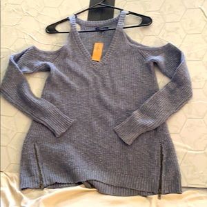 NWT American Eagle sweater. 👚👚